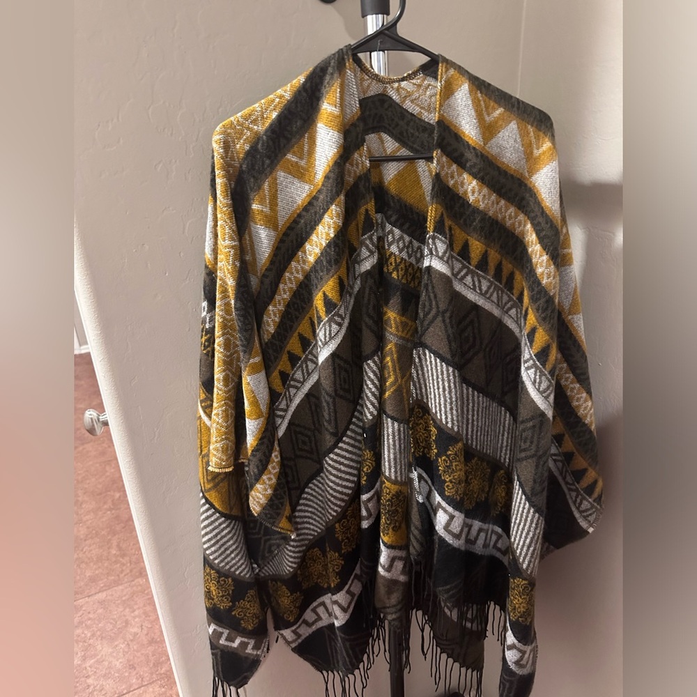 OS. Indian Print Tassel Ruana Kimono